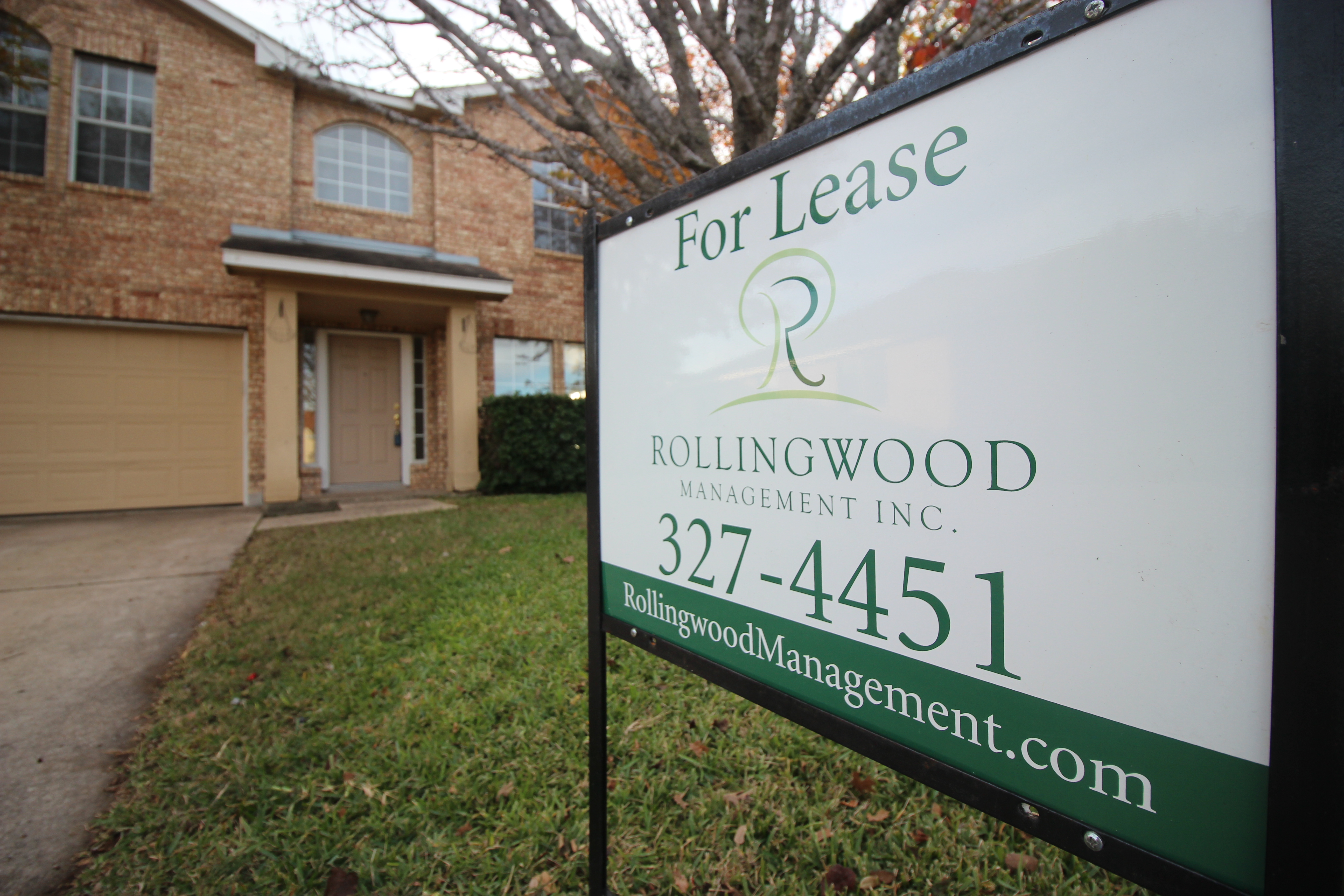 a%20for%20lease%20sign%20in%20a%20front%20yard